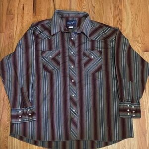 Wrangler Men's Multicolor Striped Button Down Shirt
